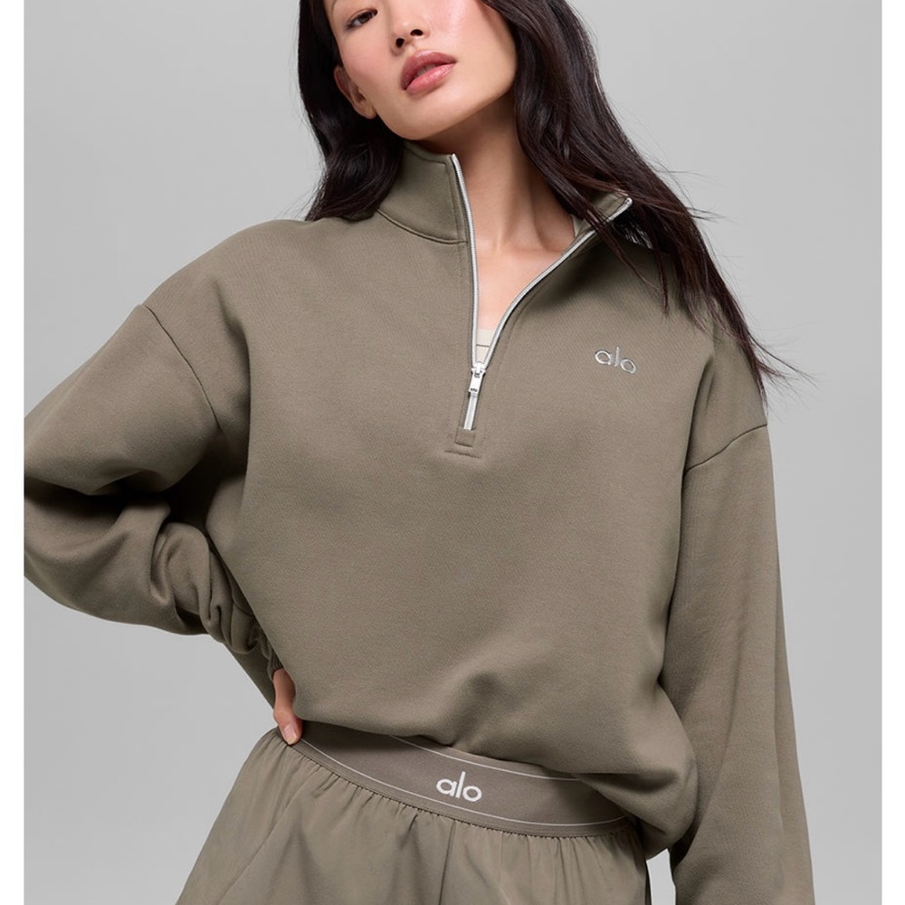 ALO Yoga Women's XS Light Cocoa 1/4 Zip Sweatshirt NWT sealed in packaging